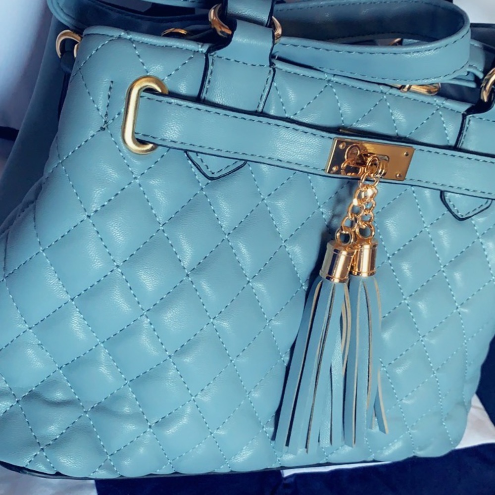 STYLISH QUILTED TASSEL HANDLE TOTE